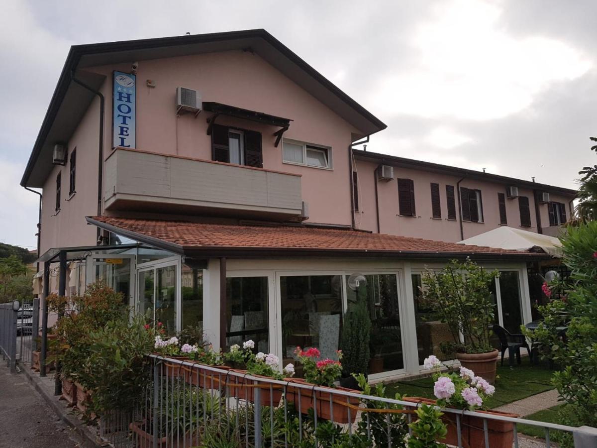 Hotel Patrizia Marina di Massa Dış mekan fotoğraf